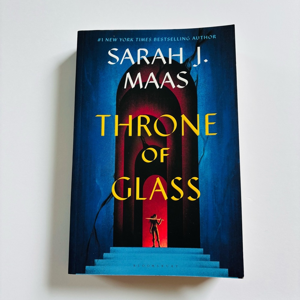 Throne of Glass by Sarah J Maas Paperback Book